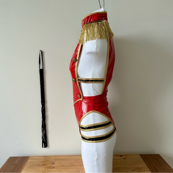 Sexy Circus Ringleader costume. - Picture 3 of 7